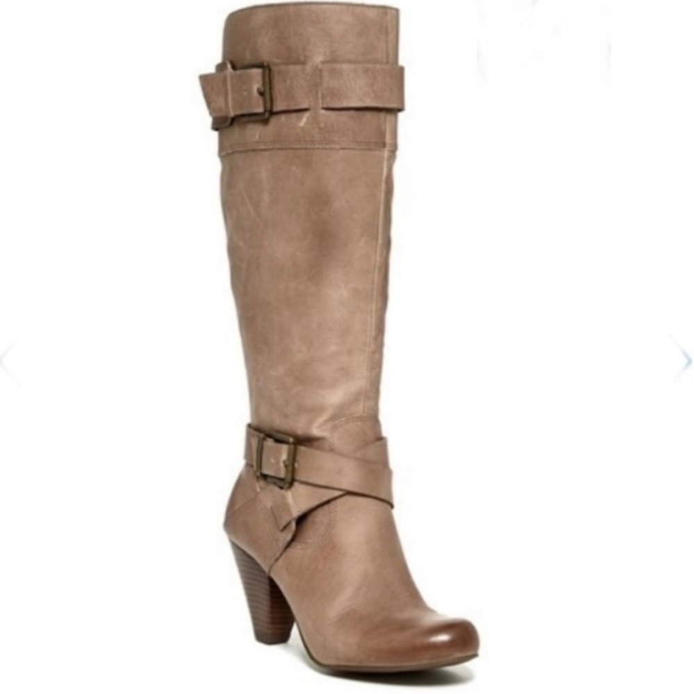 Leather boots by Arturo Chiang